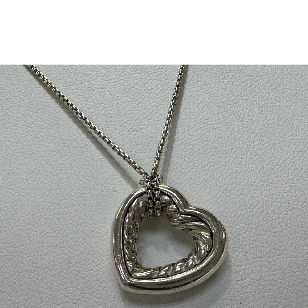 David Yurman Elegant Silver Pendant Necklace - Picture 2 of 4